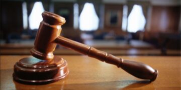 Δικαστική απόφαση ανοίγει το δρόμο για μονιμοποίηση 16.000 δημοσίων υπαλλήλων