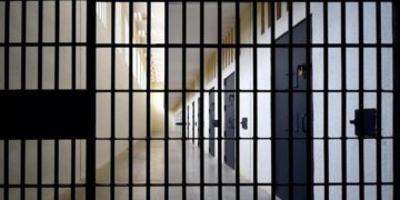 Επίθεση με βιτριόλι: Σε ειδικά διαμορφωμένο κελί η 35χρονη
