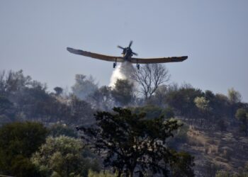 Μεγάλη φωτιά σε δασική έκταση στην Τρύφου Ξηρομέρου
