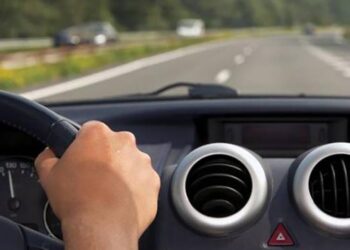 Αιτωλικό: 11χρονος Ρομά οδηγούσε αυτοκίνητο! Συνελήφθη η μητέρα του