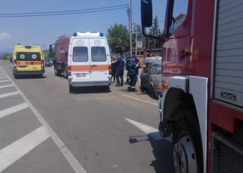 Στο νοσοκομείο δύο άτομα από σοβαρό τροχαίο στη διασταύρωση Λεπενούς (φωτο)