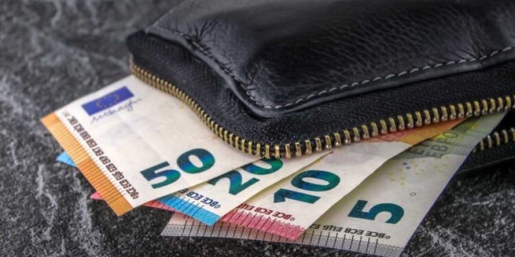 Μαθήτρια στο Μεσολόγγι βρήκε και επέστρεψε πορτοφόλι