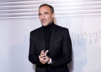 Ο Νίκος Αλιάγας έγινε η φωνή της ιστορικής παρέλασης της 25ης Μαρτίου