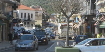 Ουρές στην Αμφιλοχία για το τριήμερο του Αγίου Πνεύματος(φωτο)