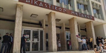 Διεγραμμένο: Δικαστικό Μέγαρο Αγρινίου: «Κρεμάλα πουσ..παπα»! Οργή κατά του ιερέα που απολογείται (video)
