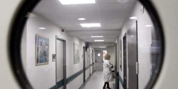 Αχαΐα: Ο γιατρός τους είπε ότι το εμβόλιο είναι νερό και τώρα νοσηλεύονται με κορωνοϊό