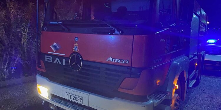 Νεάπολη Αγρινίου: Στο νοσοκομείο δύο άτομα μετά από εκτροπή αυτοκινήτου σε χωράφι (φωτο)