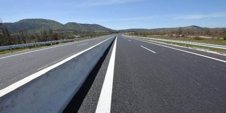 Ιωάννινα: 31χρονη περπατούσε στην Εγνατία και τη χτύπησε αυτοκίνητο – Στο νοσοκομείο με σοβαρά τραύματα