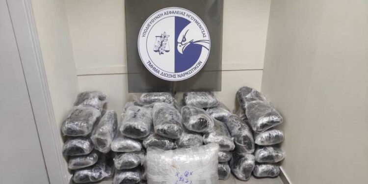 Μπλόκο σε 67 κιλά χασίς στην Ηγουμενίτσα (φωτο)