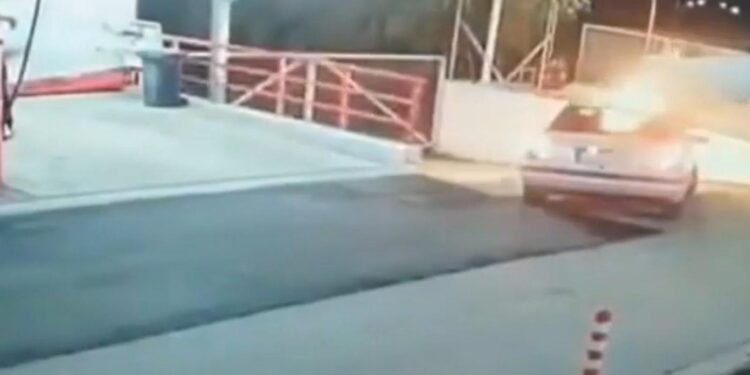 Πάτρα: Αυτοκίνητο τυλίχτηκε στις φλόγες από διαρροή υγραερίου