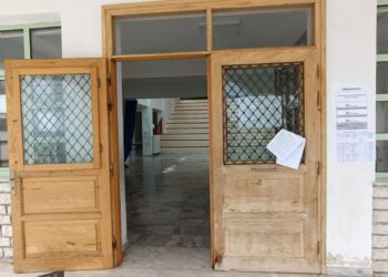 “Μουδιασμένα” ξεκίνησε η προσέλευση του κόσμου στα εκλογικά κέντρα στην Αμφιλοχία (φωτο)
