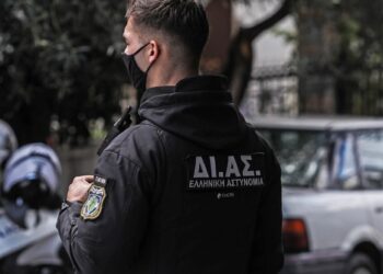 Σύμπτωση οι απαγχονισμοί των δύο 35χρονων αστυνομικών; – Η εξομολόγηση, το σημείωμα και το μπουκάλι με τη βότκα