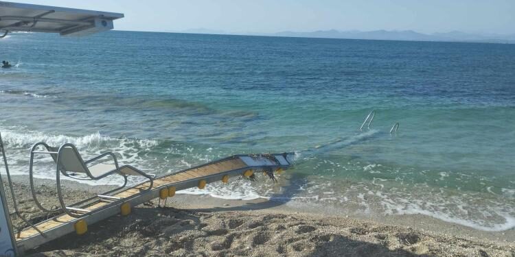 O καιρός κατέστρεψε το seatrack στη Γύρα