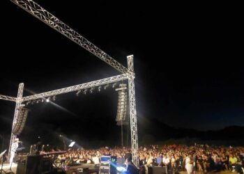 Μάγεψε για 3η συνεχόμενη χρονιά το επιβλητικό Νεώριο και η συναυλία του Γιάννη Κότσιρα!