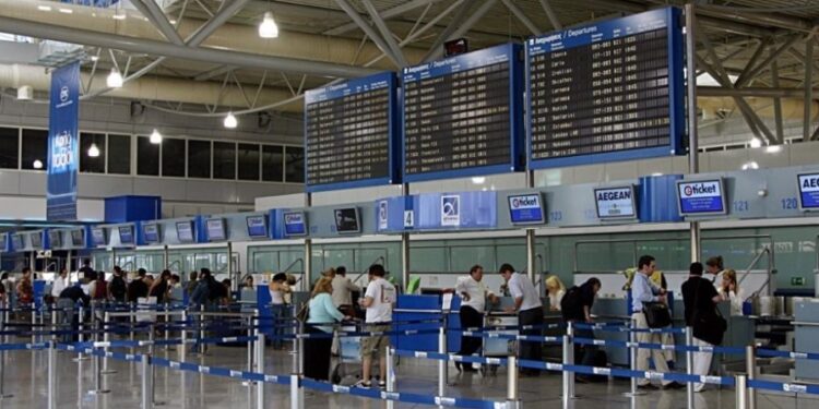 Συνελήφθησαν 21 ακροδεξιοί Ιταλοί στο αεροδρόμιο «Ελευθέριος Βενιζέλος»