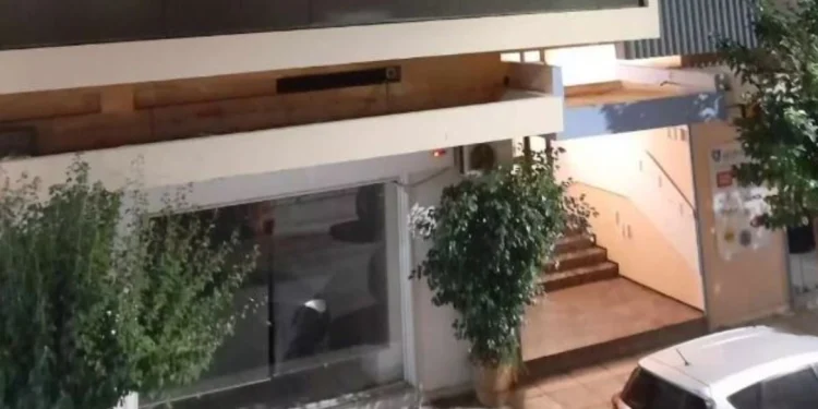 Πάτρα: Νεαρή έπεσε από το μπαλκόνι 5ου ορόφου και σκοτώθηκε