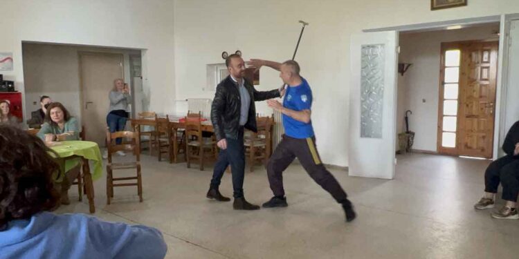 Μαθήματα αυτοάμυνας στο ΚΑΠΗ Μεσολογγίου (φωτο)