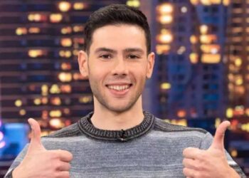 «Ορεινή Μέλισσα»: Ο μελισσοκόμος από το Αγρίνιο Χάρης Σταμάτης με τις εκατομμύρια προβολές (videos)