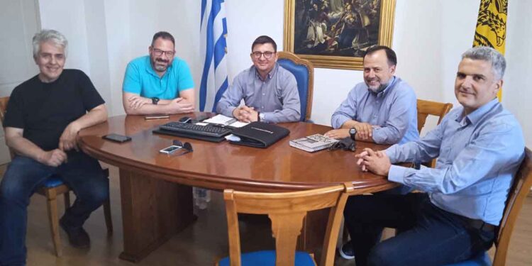 Συνάντηση του Λίνου Μπλέτσα με τον Γιάννη Τριανταφυλλάκη στον Αστακό