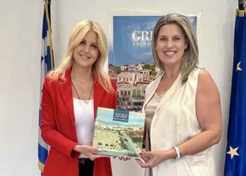 Συνάντηση της Χρύσας Τασολάμπρου με την υφυπουργό Τουρισμού Έλενα Ράπτη