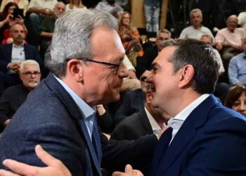 Ο Τσίπρας έδωσε χρίσμα στον Φάμελλο με μια αγκαλιά και «μπηχτές» σε Κασσελάκη