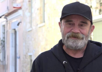 O «Άλλος άνθρωπος» έχασε σε «φρουτάκια» 180.000 ευρώ (video)