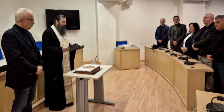 Έκοψαν την πίτα τους οι εργαζόμενοι του Δήμου Αμφιλοχίας (φωτο)