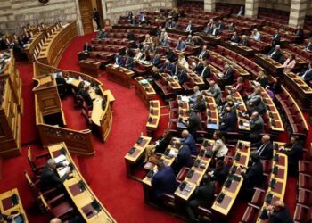Βουλή: Υψηλοί τόνοι στη συζήτηση για την πρόταση δυσπιστίας (video)