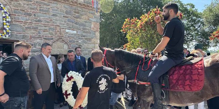 Ζωντανό το έθιμο των ιπποδρομιών στον Άγιο Γεώργιο Μεσολογγίου (φωτο)