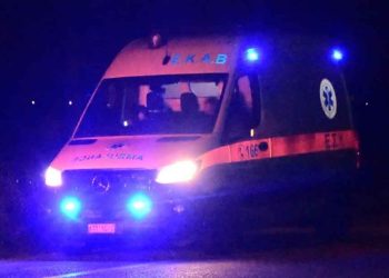 Αυτοκίνητο έπεσε στη θάλασσα στην Τουρλίδα Μεσολογγίου – Νεαρός ανασύρθηκε χωρίς τις αισθήσεις του (video)