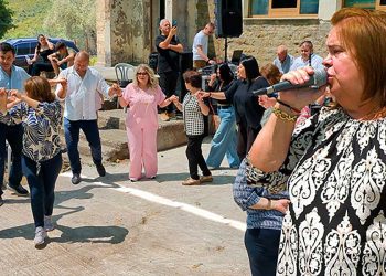 Η Έφη Θώδη επέστρεψε στα βουνά – Το πανηγύρι της χρονιάς στα Άγραφα! (video)