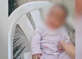 Σε άθλιες συνθήκες ζούσε με την οικογένειά του το βρέφος που βρέθηκε σε κάδο σκουπιδιών στον Άλιμο (video)