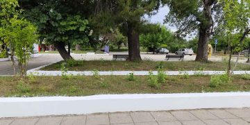 Αγρίνιο: Εργασίες καθαρισμού στην πλατεία Αγίου Ιωάννη Ρηγανά (φωτο)