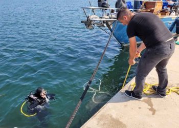 Περιβαλλοντική δράση καθαρισμού του λιμανιού Μεσολογγίου από εθελοντές δύτες (φωτο)