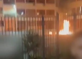 Μαθητές έβαλαν φωτιά στο σχολείο τους στο Μενίδι και το ανέβασαν στο TikTok (video)