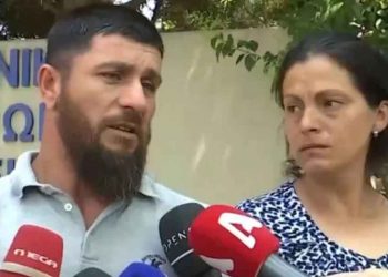 «Η καρδιά του θα γίνει αετός, θα χτυπάει και θα την ακούω»: Συγκινεί ο πατέρας του 12χρονου που πνίγηκε στον Άραχθο (videos)