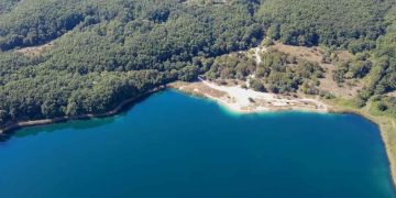 Ζαραβίνα: Η πιο ορεινή παραλία της Ελλάδας (video)