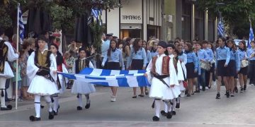 Αγρίνιο: Η παρέλαση της επετείου απελευθέρωσης από τον τουρκικό ζυγό (videos)