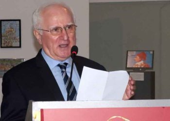 Αγρίνιο: Εγκαινιάστηκε η έκθεση κολάζ γραμματοσήμων του Αθανασίου Τσουράπη