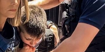 Ειρήνη Μουρτζούκου: «Φόνισσα» της φώναζαν συγκεντρωμένοι στην Πάτρα – Απολογείται την Κυριακή (videos)